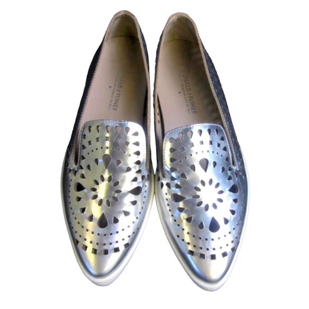 Donald J. Pliner Metallic Silver Leather Cut Out Flats 🥿- Like New Italy 🇮🇹